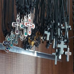 Διάφοροι σταυροί λαιμού